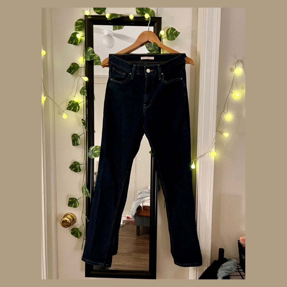 High rise straight levi's jeans.